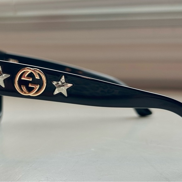Elegant Gucci GG0208S Black Sunglasses - Picture 5 of 11